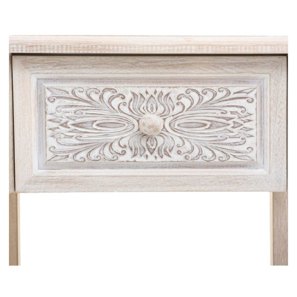 Handgefertigte Kommode mit detaillierter Holzschnitzerei und eleganter, natürlicher Oberfläche